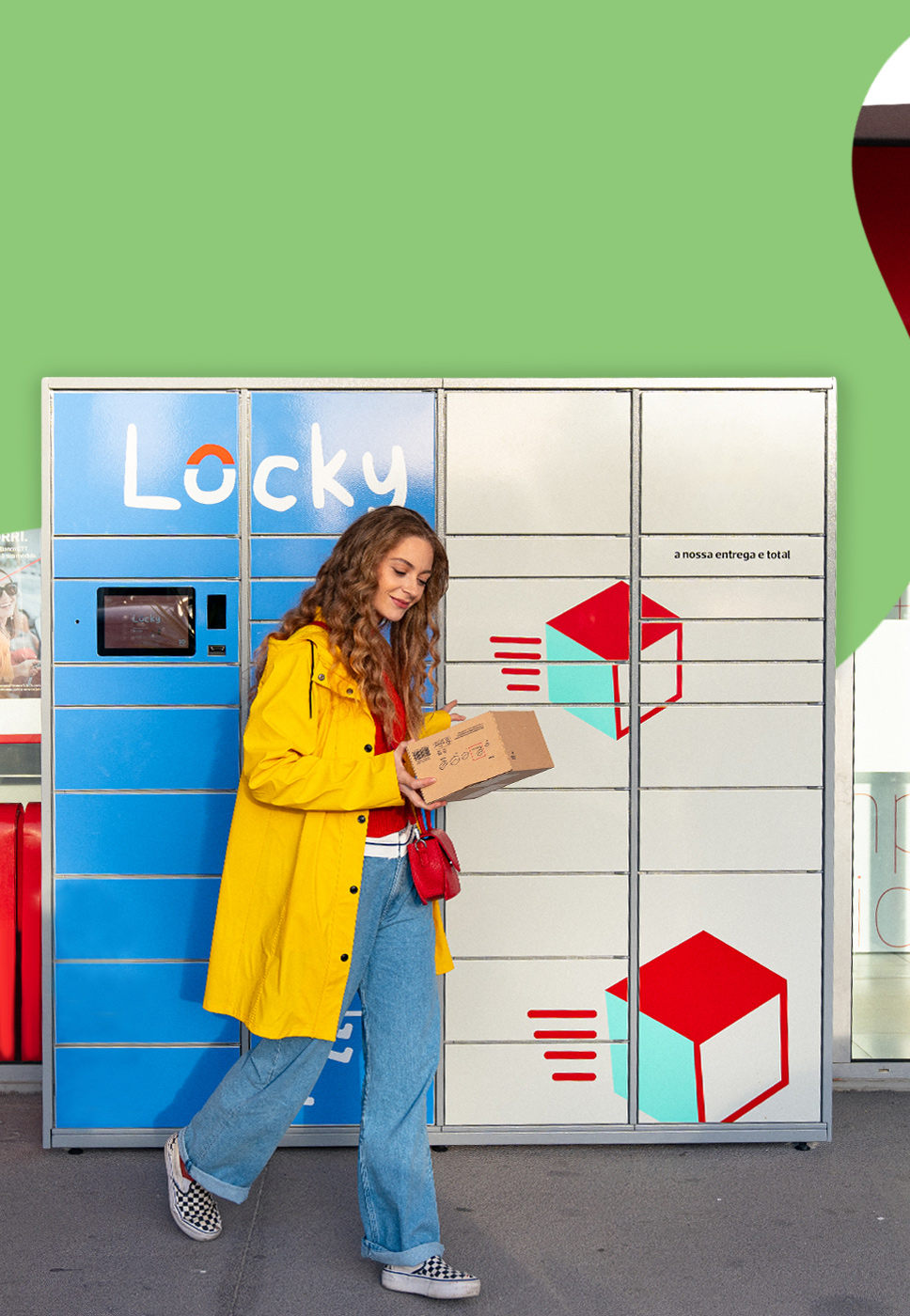 Pessoa a recolher encomenda no cacifo Locky